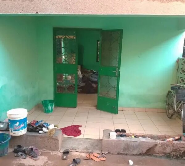 2 chambres salon à louer à Katre yaar